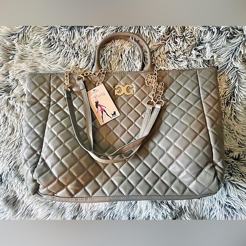 Gilda Paris Large Grey Quilted Travel Tote Bag with Gold Hardware - Picture 5 of 9